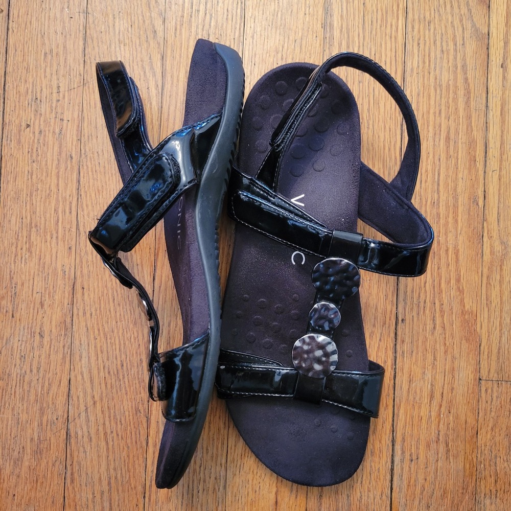 Vionic 10 Sandal Black Patent Leather T Strap Medallion FARRA Orthotic Comfort